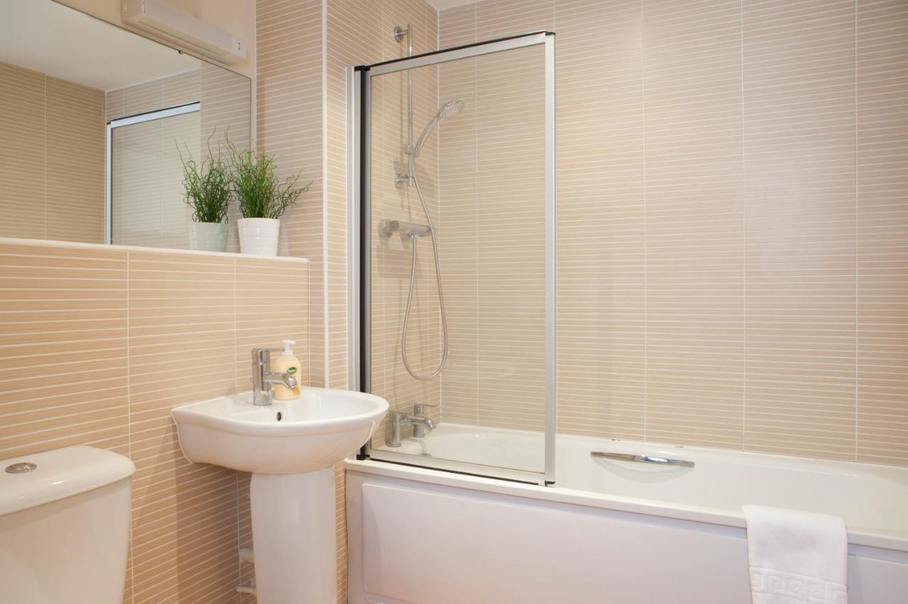 Millennium Plaza By Swa Apartment เชลเทนแฮม ภายนอก รูปภาพ