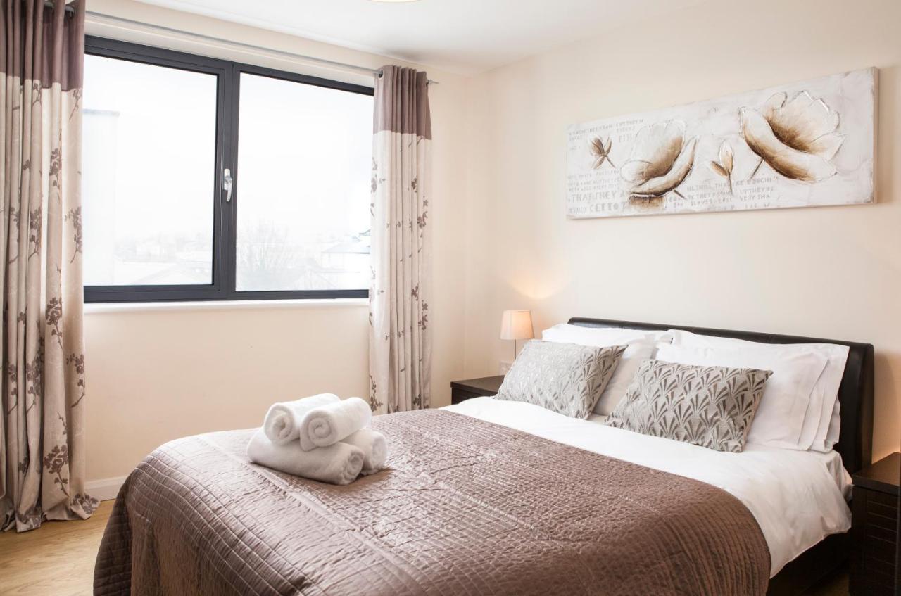 Millennium Plaza By Swa Apartment เชลเทนแฮม ภายนอก รูปภาพ