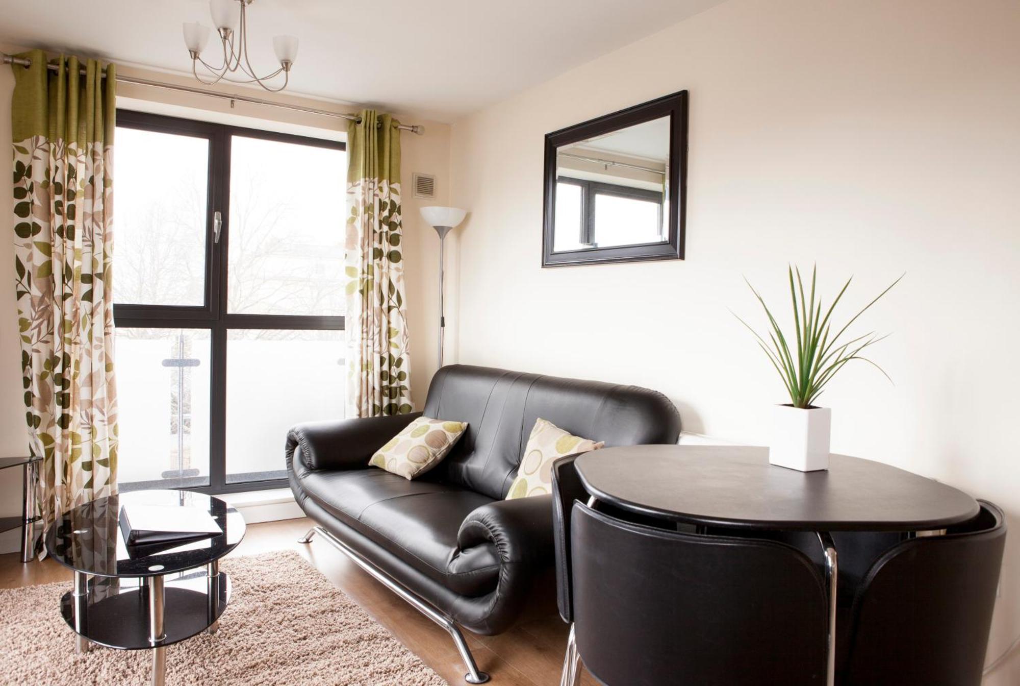 Millennium Plaza By Swa Apartment เชลเทนแฮม ภายนอก รูปภาพ